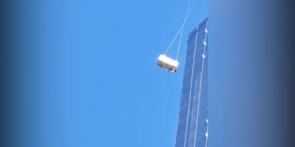 NYC window washers were stuck on scaffolding after it broke 78 floors up