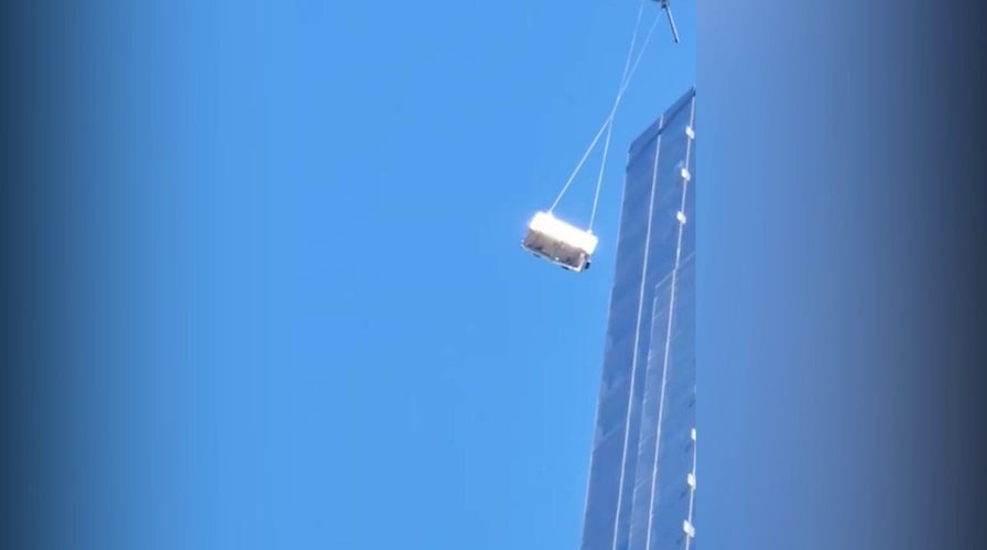 NYC window washers were stuck on scaffolding after it broke 78 floors up