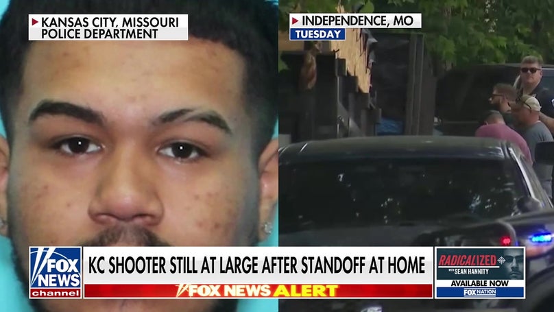 FBI offers $25K reward amid manhunt for alleged Kansas City killer