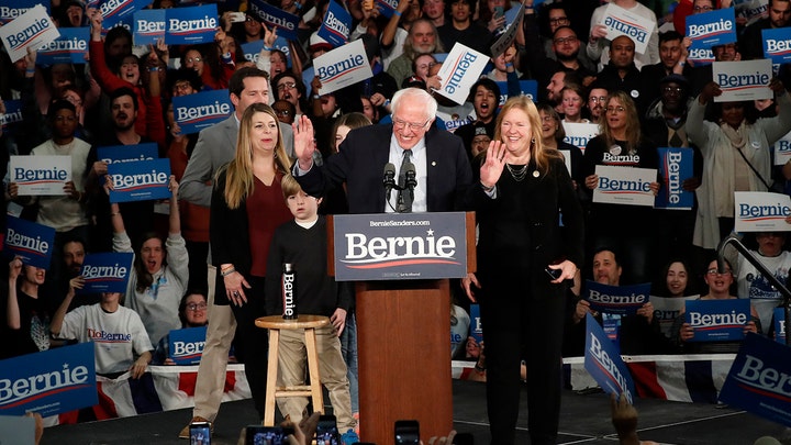 Sanders holds lead as Klobuchar surges ahead of New Hampshire primary