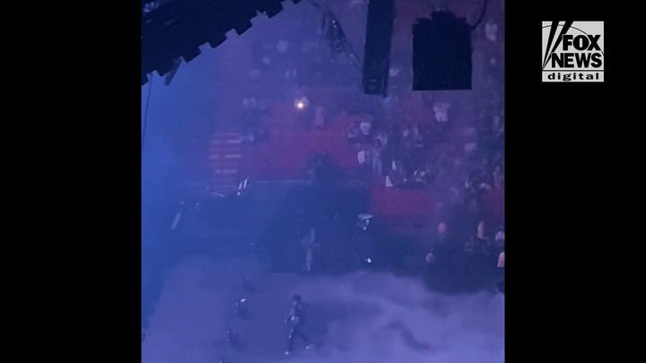 Jaden Smith opens for Justin Bieber concert