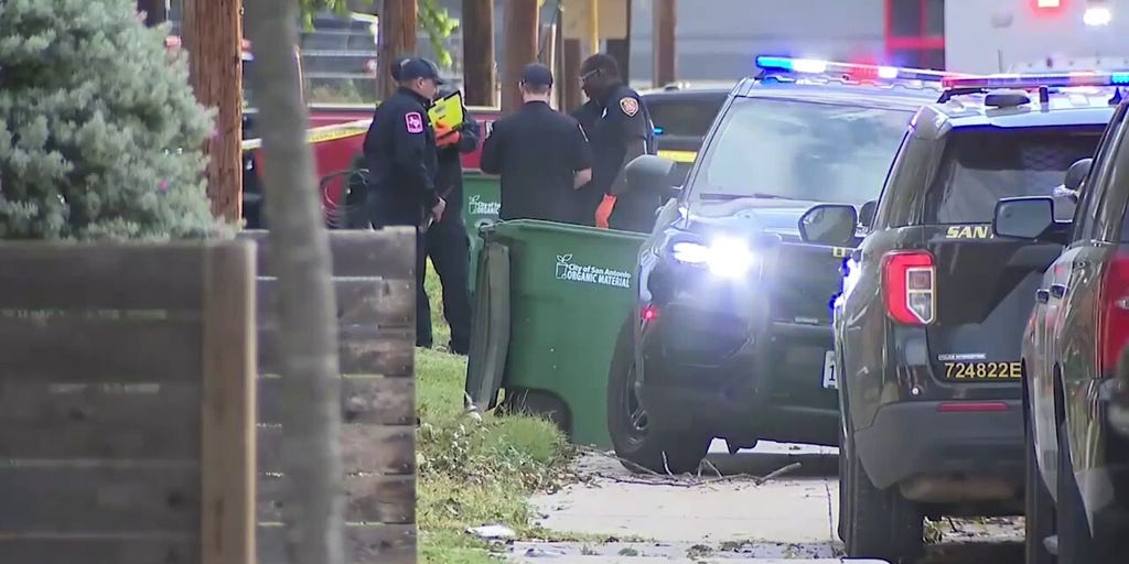 Texas Thanksgiving shooting leaves 2 dead, 2 wounded