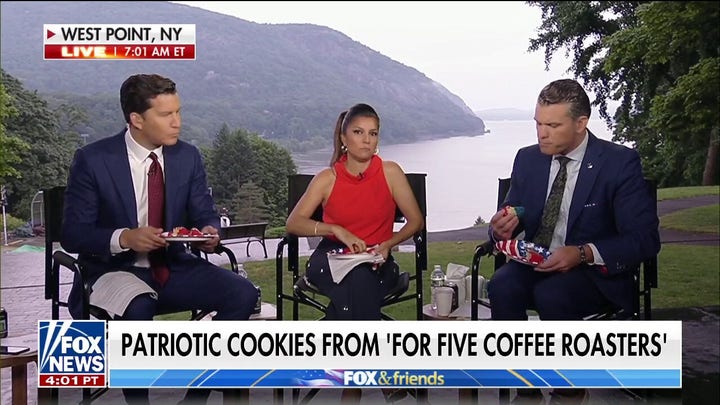'Fox & Friends Weekend’ co-hosts celebrate July 4th with patriotic cookies