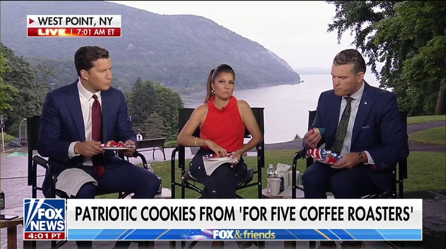 'Fox & Friends Weekend’ co-hosts celebrate July 4th with patriotic cookies