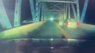 Suspect jumps headfirst off bridge in dramatic attempt to evade deputies - Fox News
