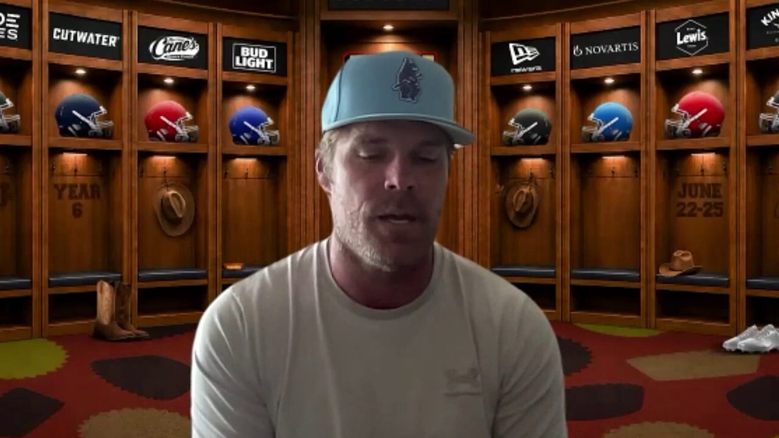 Former NFL star Greg Olsen talks league's streaming deals, grass vs turf debate