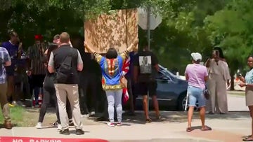 Karmelo Anthony supporters rally outside courthouse during opening statements