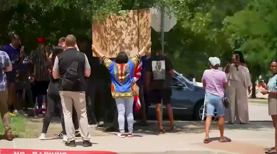 Karmelo Anthony supporters rally extracurricular  courthouse during opening   statements