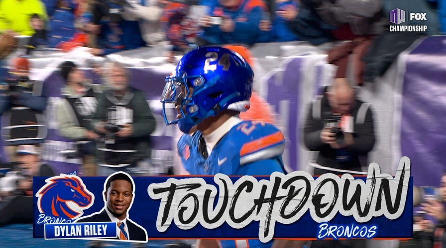 Maddux Madsen connects with Dylan Riley for 15-yard TD, extending Boise State's pb  implicit    UNLV