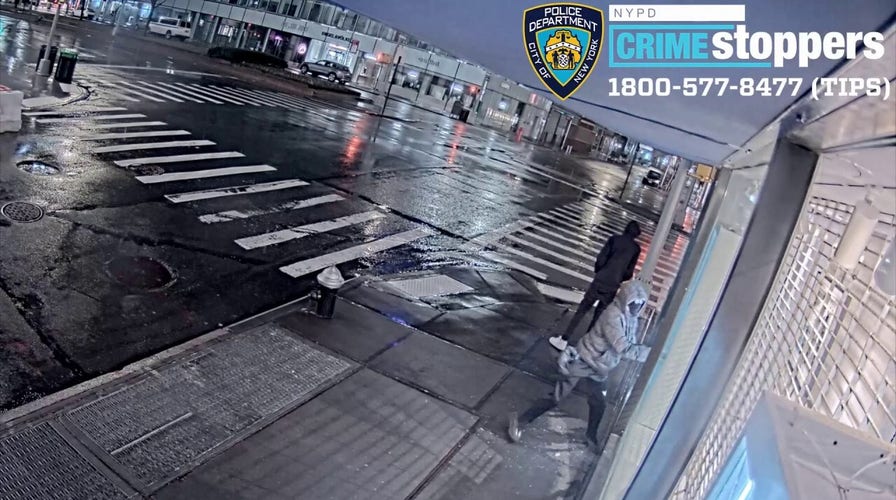 NYC smash and grab suspects walk away with $242K in bags