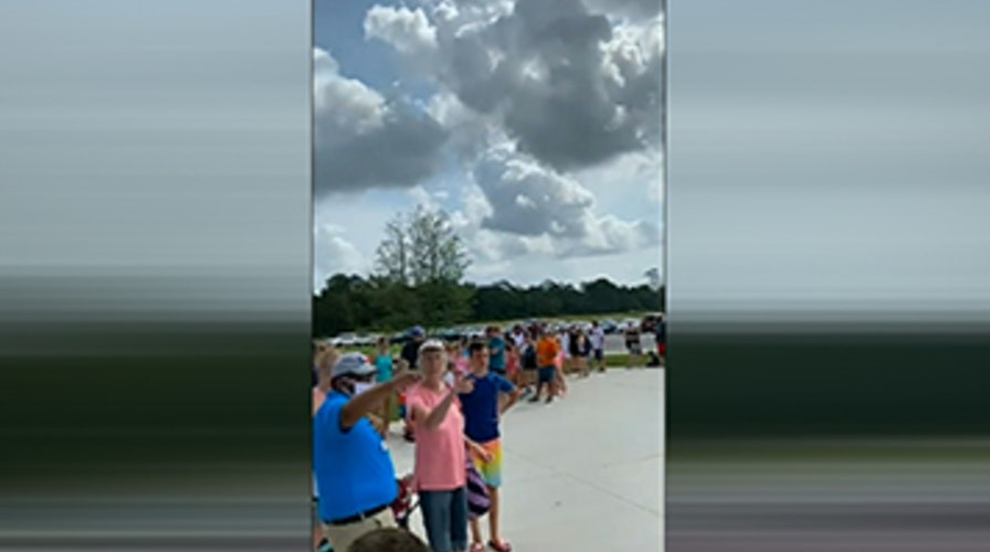 Hundreds line up as Houston area water park defies state orders