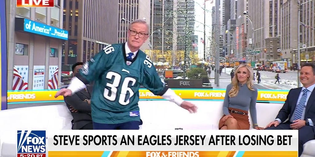 Steve Doocy wears Eagles jersey after losing bet to Jesse Watters