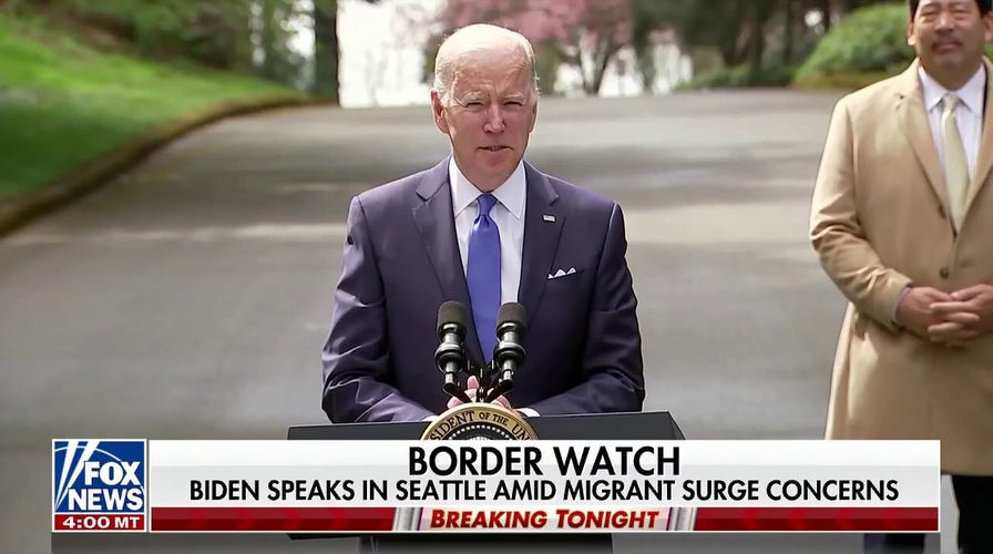 Democrats urge Biden to extend Title 42 as midterm elections loom