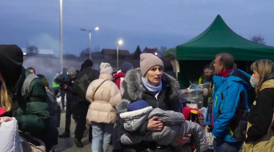 Ukrainians flee as Russia targets civilian areas 