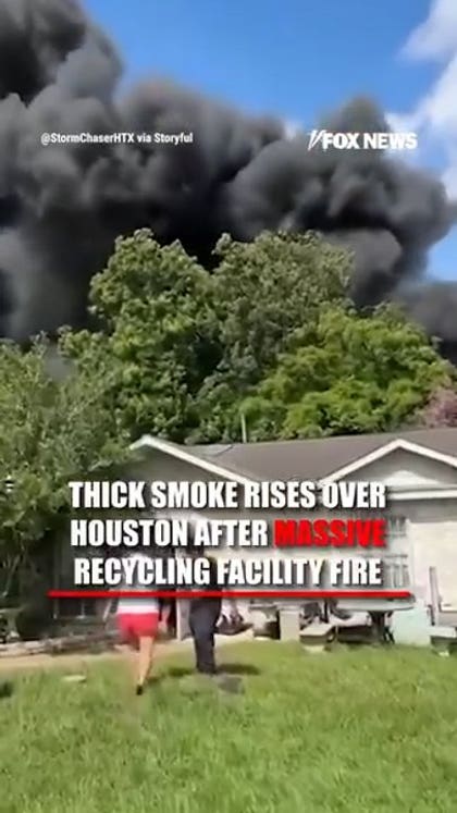 Thick smoke rises over Houston after MASSIVE recycling facility FIRE