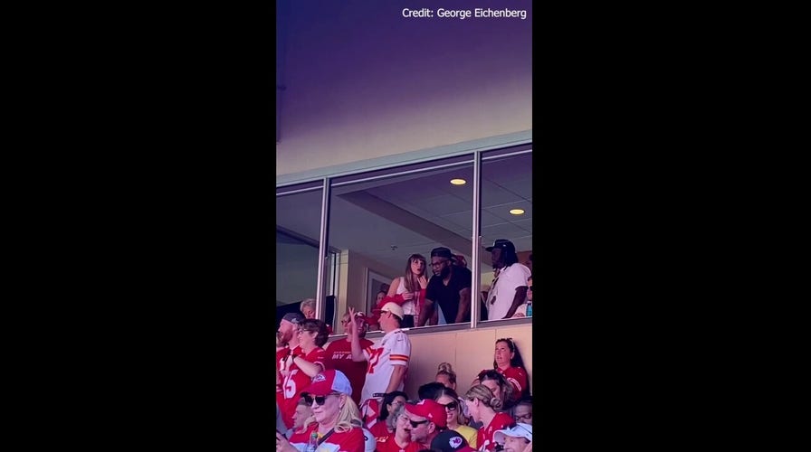Taylor Swift shows up at Chiefs game amid Travis Kelce dating rumors
