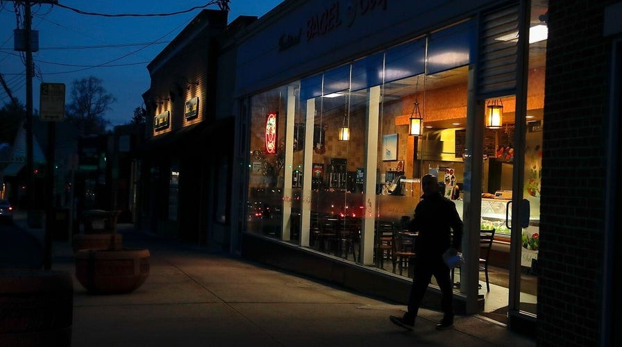 US coronavirus cases pass 1,000 as more schools move classes online