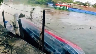 Barge carrying bricks capsizes as fast-footed worker scurries to safety - Fox News