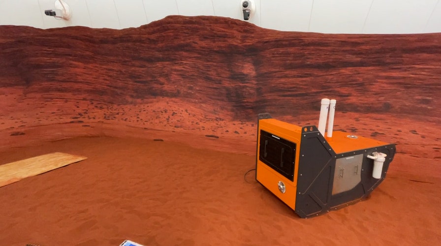 NASA prepares to send 4 volunteers on a Mars mission, on Earth. 