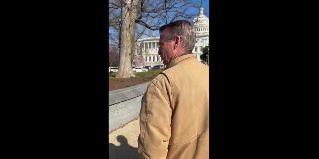 Republican congressman shuts down troll on Capitol Hill