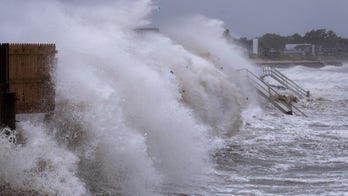 Henri lashes New England, power outages likely