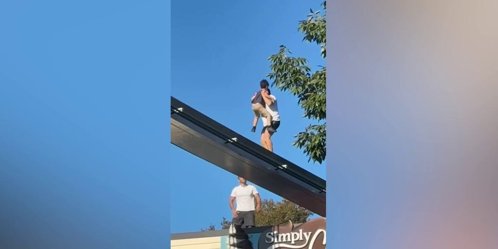 Video shows boy walking solo on monorail track at Hersheypark