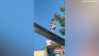 Video shows boy walking solo on monorail track at Hersheypark