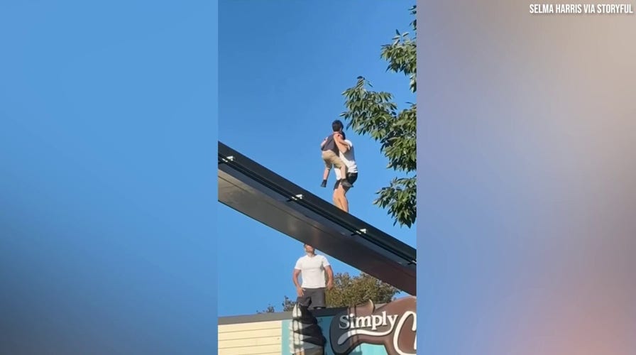 Video shows boy walking solo on monorail track at Hersheypark