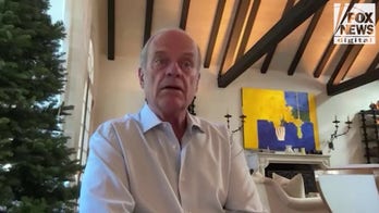 Kelsey Grammer explains how he filmed his new survival thriller 'Turbulence' with an injured foot