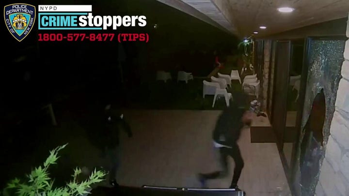 NYPD searching for suspects in string of car thefts on Staten Island