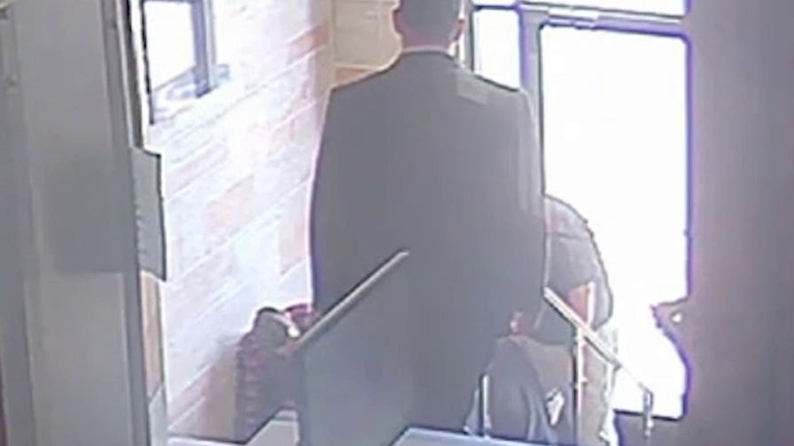Handcuffed inmate breaks free, attacks bailiffs in wild courthouse escape attempt
