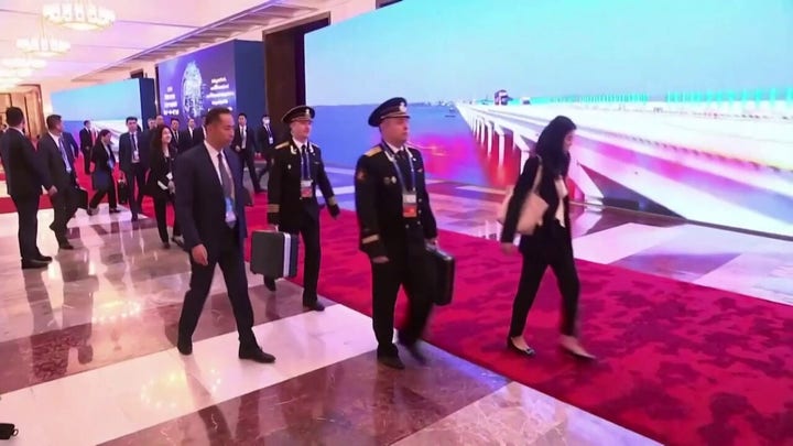 Putin seen accompanied by soldiers with alleged nuclear briefcase.mp4