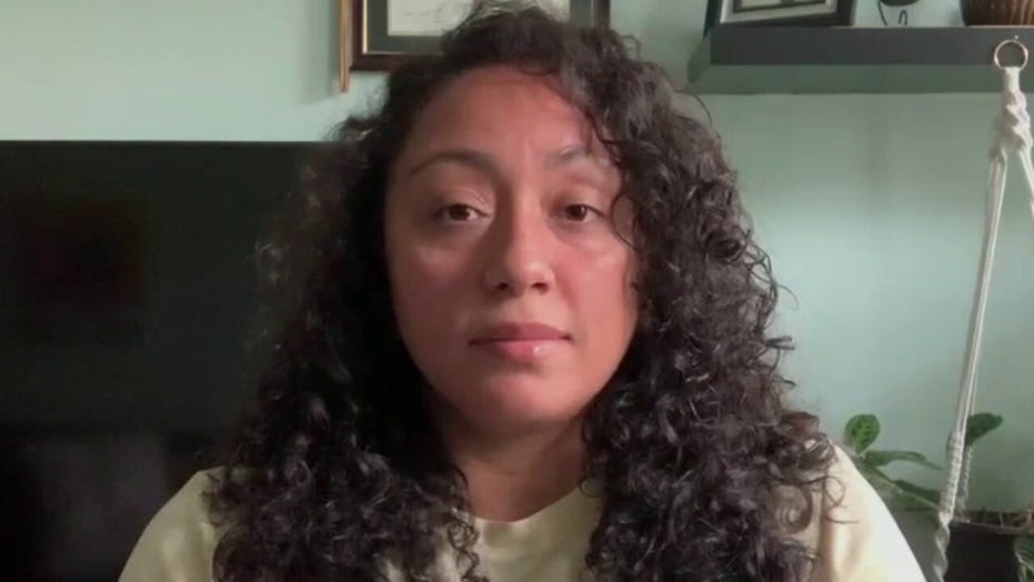 EMS worker blasts de Blasio for parade instead of raise: 'We need more money'