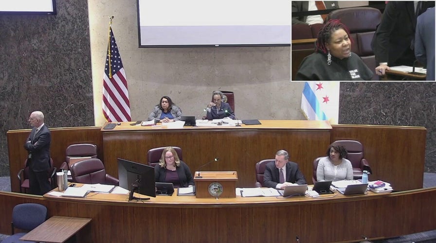 Chicago Mayor Lightfoot confronted over handling of migrants during tense city council meeting