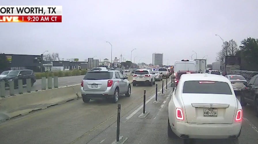 Massive pileup traps drivers on Texas freeway