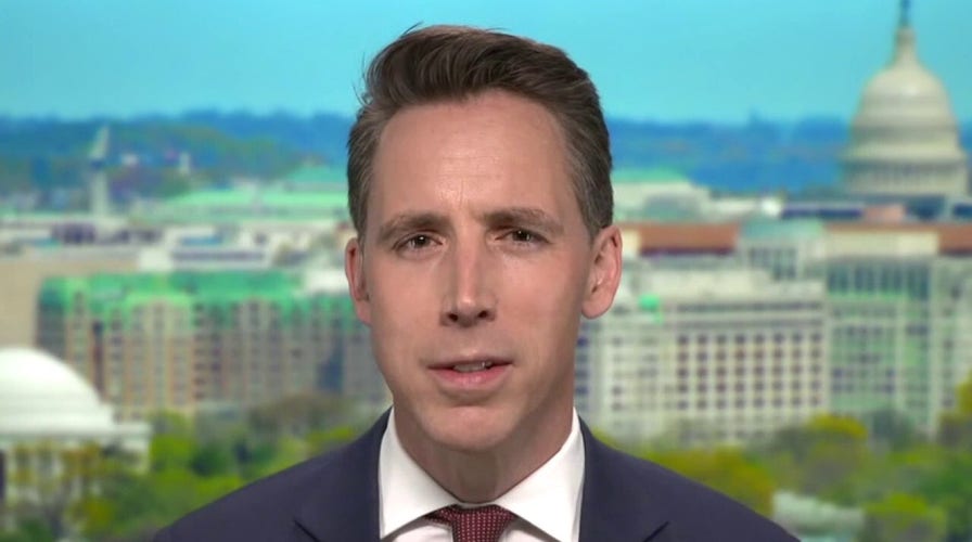 Hawley: White House censoring COVID social media posts 'really scary'