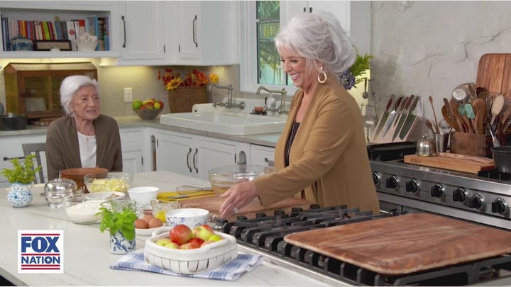Paula Deen whips up ‘Fresh Apple Cake from Georgia’ for Thanksgiving feast