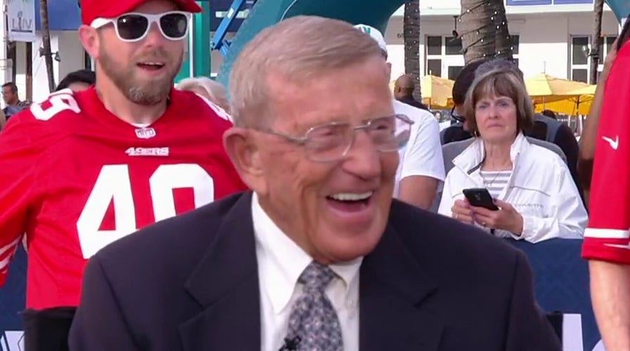 Legendary coach Lou Holtz gives pep talk ahead of the big game