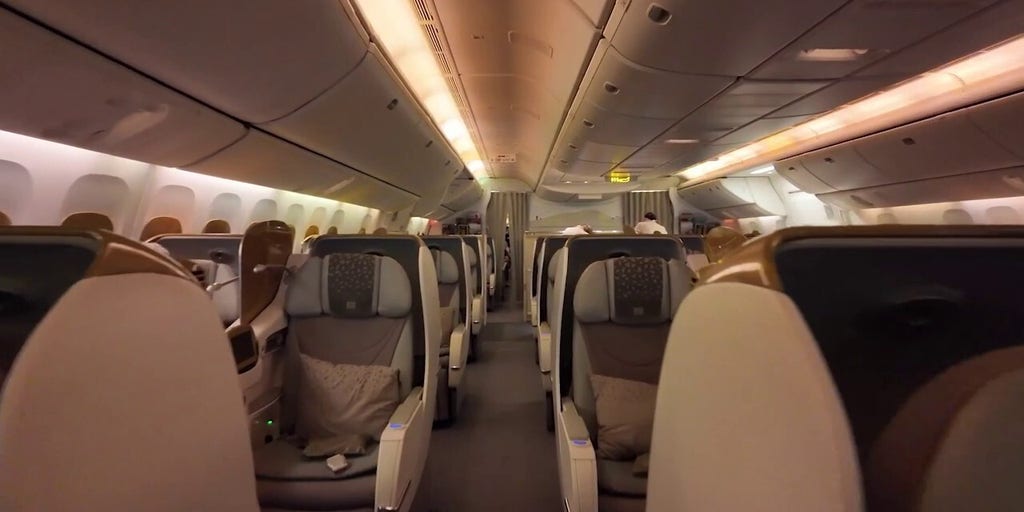 Passenger finds nearly empty Emirates business class cabin on short flight
