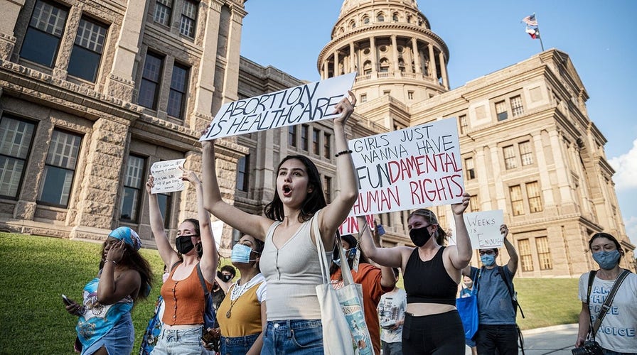 Panel debates implications of Texas abortion bill on Roe v. Wade