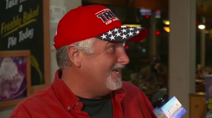 Diners at Coco's Bakery and Restaurant weigh in on Nevada primary