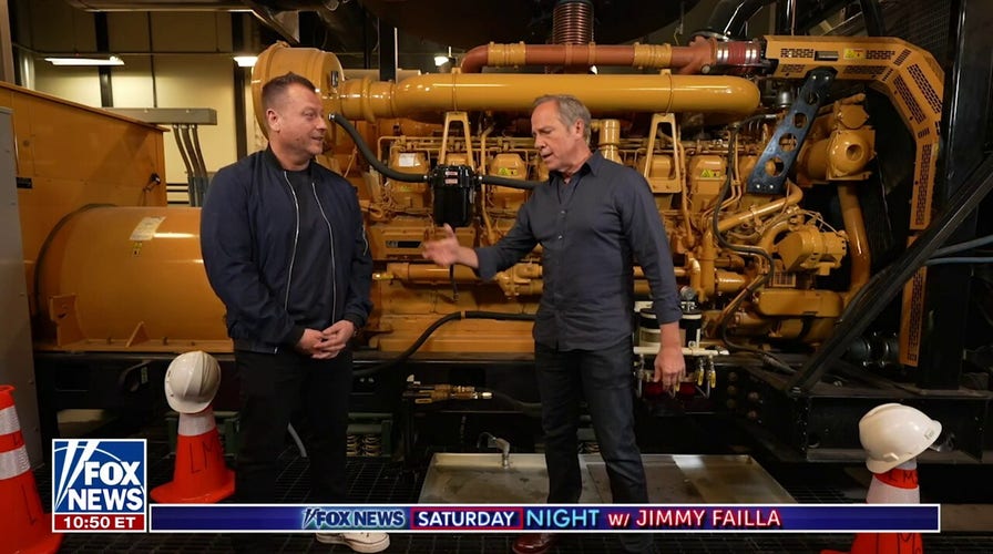 WATCH: Mike Rowe Stops By 'ӣ����Ƶ Saturday Night' To Tell His Best Dirty Joke