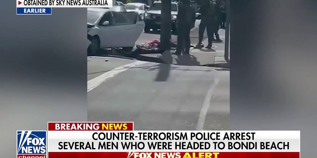 Australian police arrest 7 in suspected terror plot as Bondi Beach mourns victims