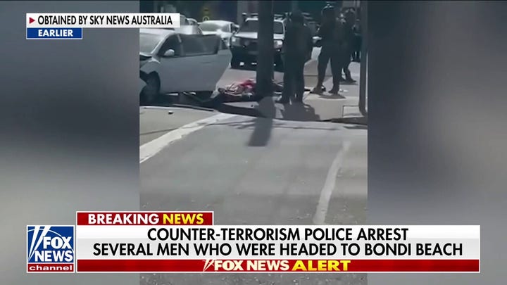 Australian police arrest 7 in suspected terror plot as Bondi Beach mourns victims