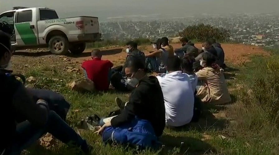 Human smugglers using social media to transport migrants to US: Reports