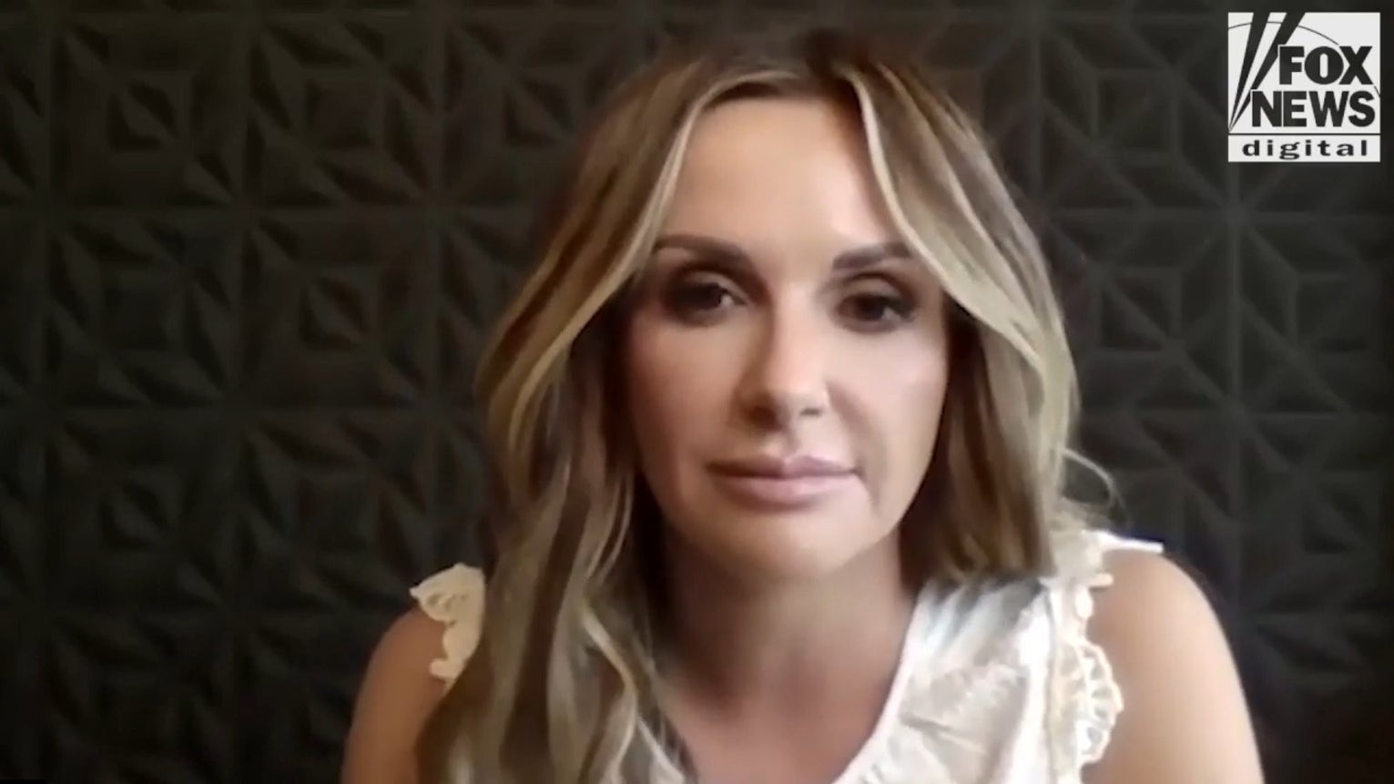 Carly Pearce collaborated with Riley Green for a song on her latest album, 'Honest Woman'