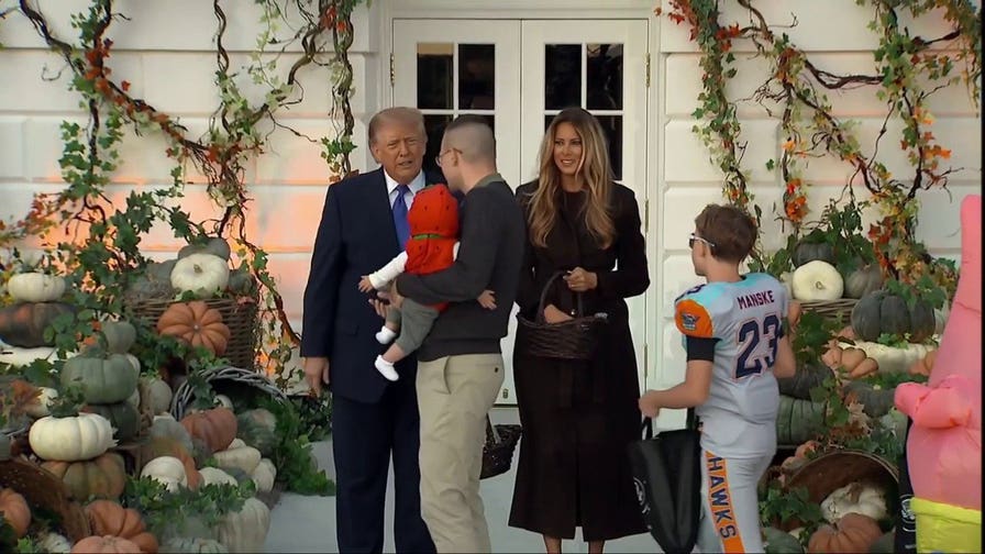 AF1 flies directly over Donald Trump during White House Halloween event