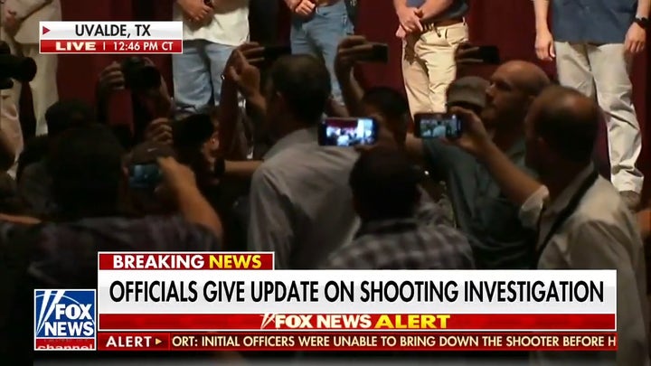 Beto O’Rourke interrupts Texas Gov. Greg Abbott's news conference on Uvalde school shooting