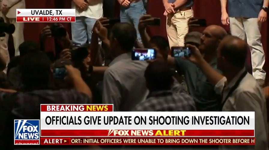 Beto O’Rourke interrupts Texas Gov. Greg Abbott's news conference on Uvalde school shooting