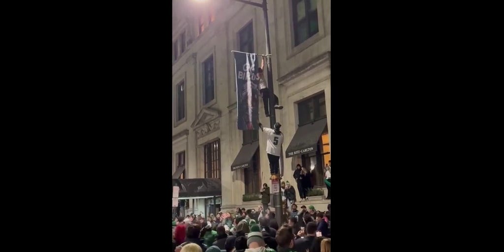Eagles fan drops from pole while celebrating team's NFC title win